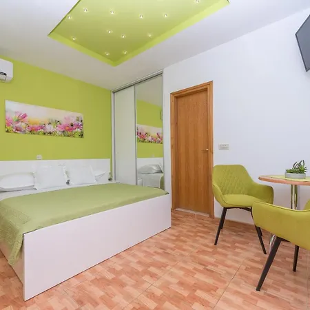 Apartments Villa Vujcic Makarska Exterior photo