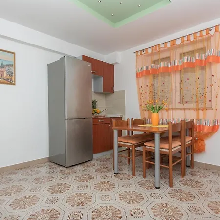 Apartments Villa Vujcic Makarska Exterior photo