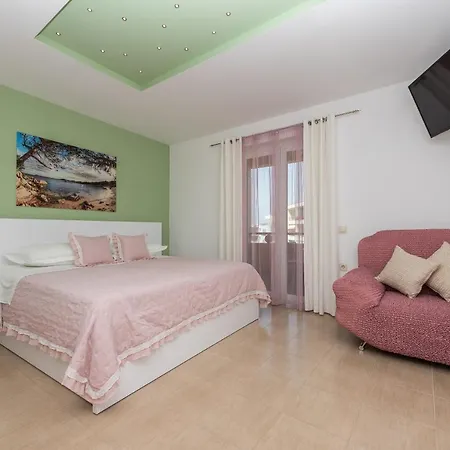 Apartments Villa Vujcic Makarska Exterior photo