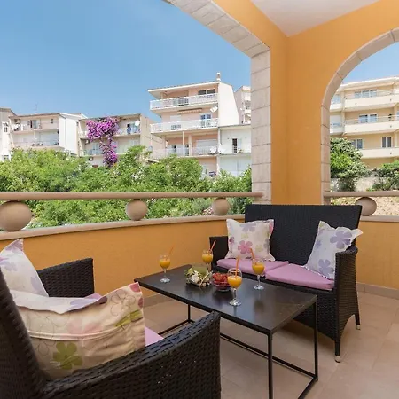 Apartments Villa Vujcic Makarska Exterior photo